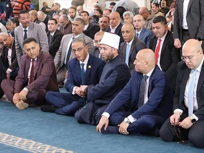 وزير الأوقاف و3 محافظين يؤدون صلاة الجمعة بمسجد السيدة خديجة بالجيزة |صور