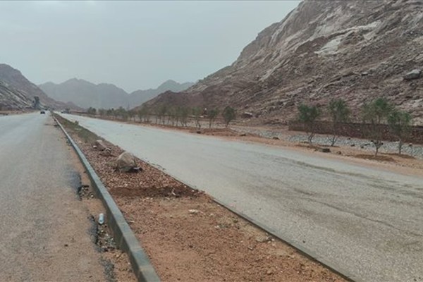 استمرار تكاثر السحب وتوقعات بسقوط أمطار خلال الساعات المقبلة على البحر الأحمر