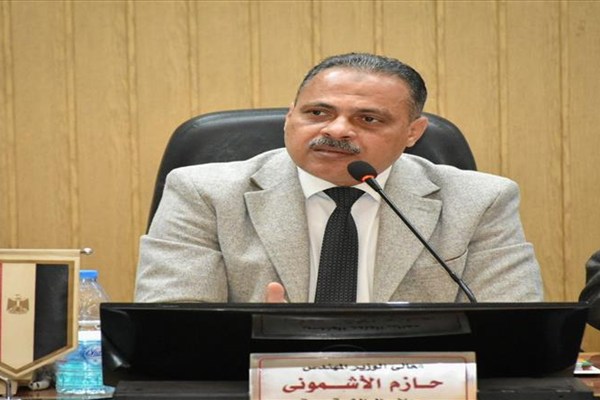 استثناء القطاعات الحيوية.. محافظ الشرقية يوجه بتطبيق نظام العمل عن بُعد