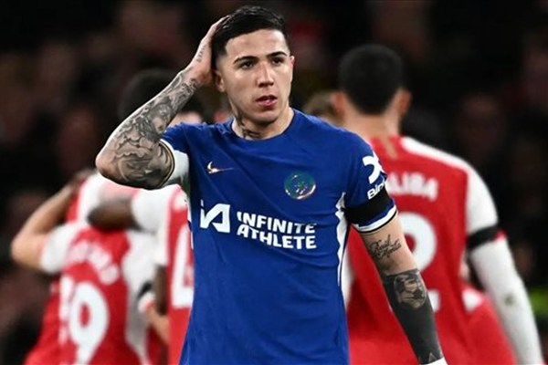 القصة الكاملة لعقوبة تشيلسي لـ قائده إنزو فيرنانديز