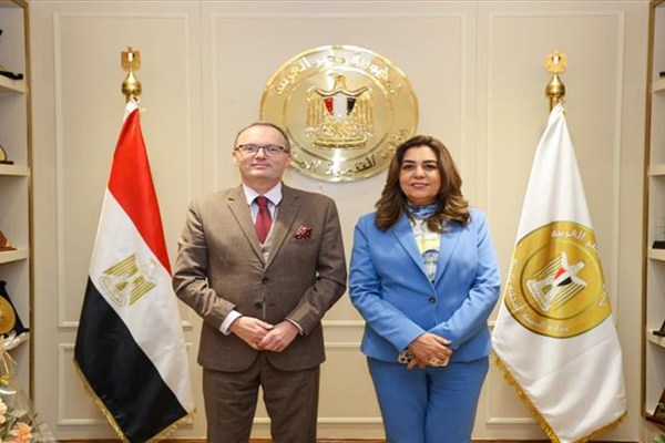 وزيرة التنمية المحلية والبيئة تبحث مع السفير التشيكي التعاون في تنمية المدن الذكية